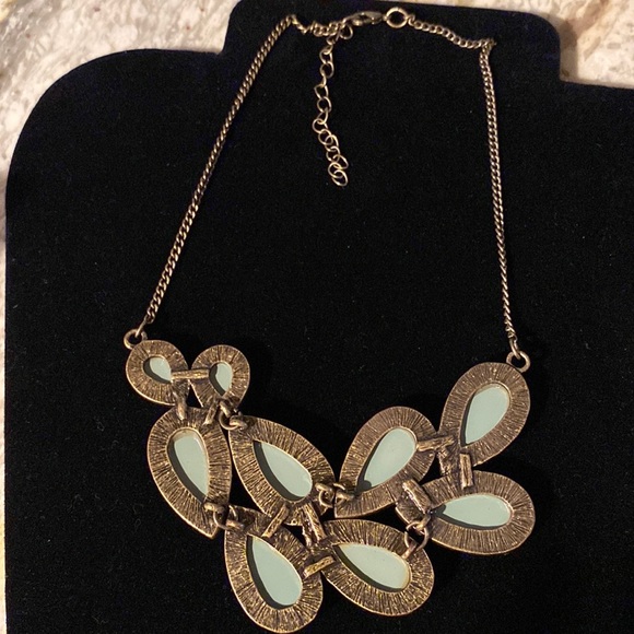 Sale🔥World Market Fashion Jewelry (Necklace and Earrings Set)🔥 - Picture 3 of 6